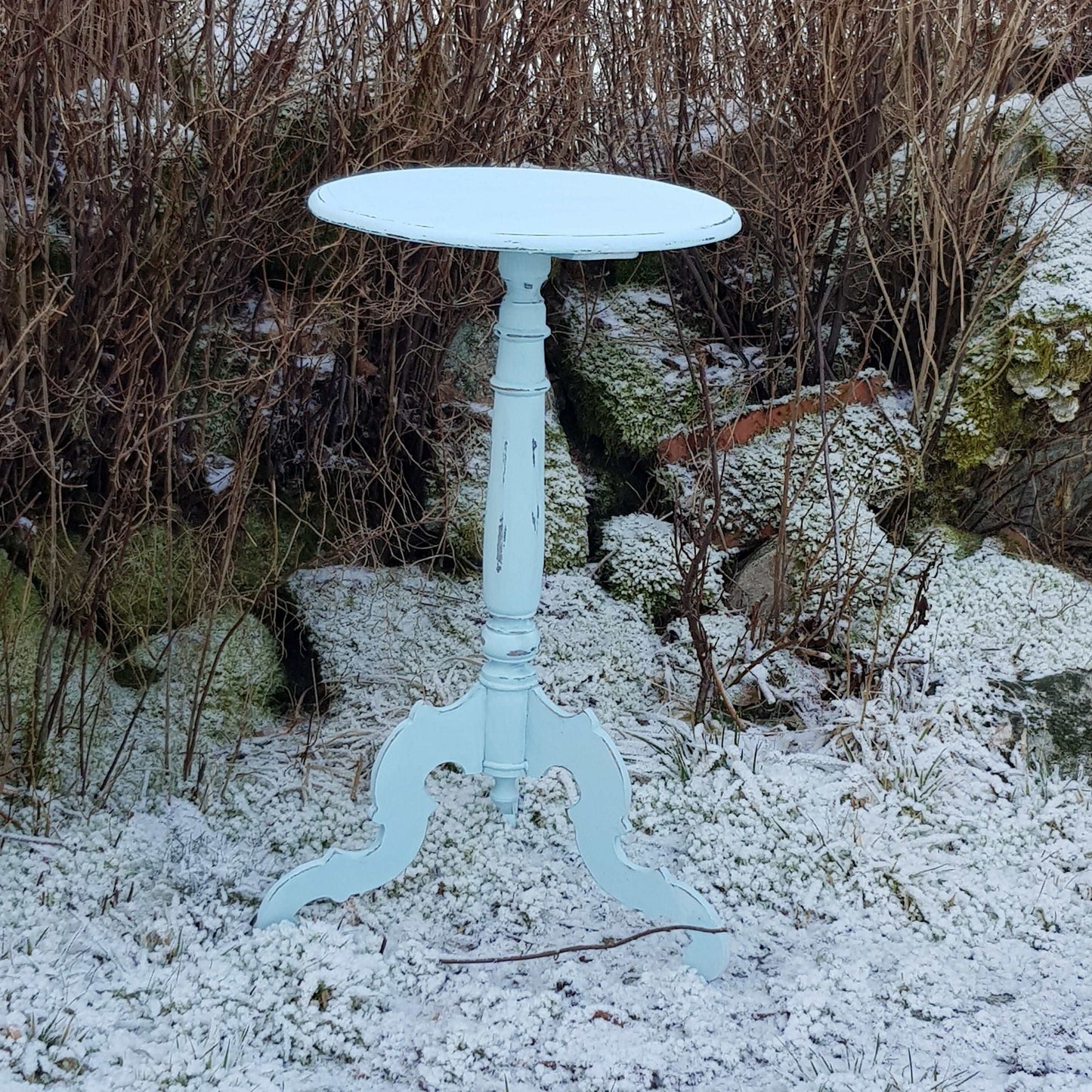 Lite stettebord malt i fargen Tinkerbell, en dys lyseblå farge
