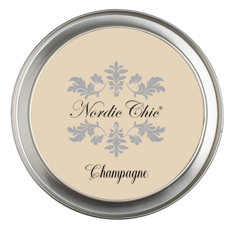 kalkmalingsfargen Champagne, en lys og sofistikert beige nyanse med et hint av varme og matt tekstur, som skaper en elegant og innbydende atmosfære.