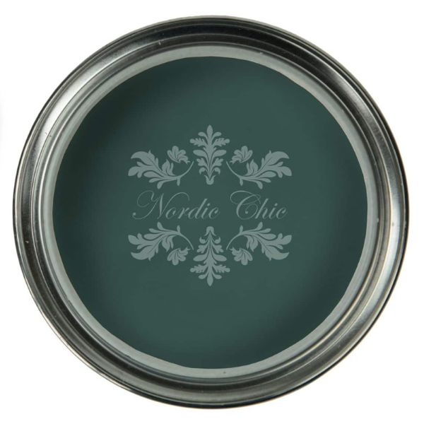 Fargen Moroccan Green - en dyp mørk grønn nyanse med matt tekstur, som tilfører interiøret en luksuriøs og sofistikert atmosfære.