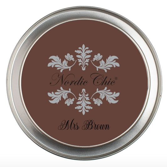 Mørk brun sjokoladefarget kalkmaling for interiør